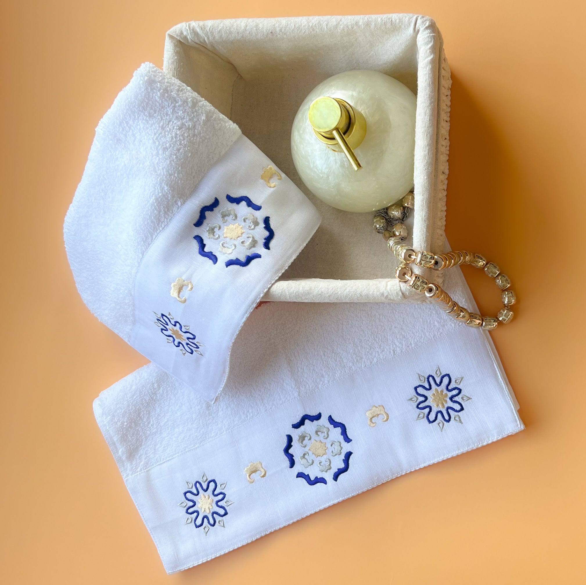 ARABISCI Navy Guest Towel