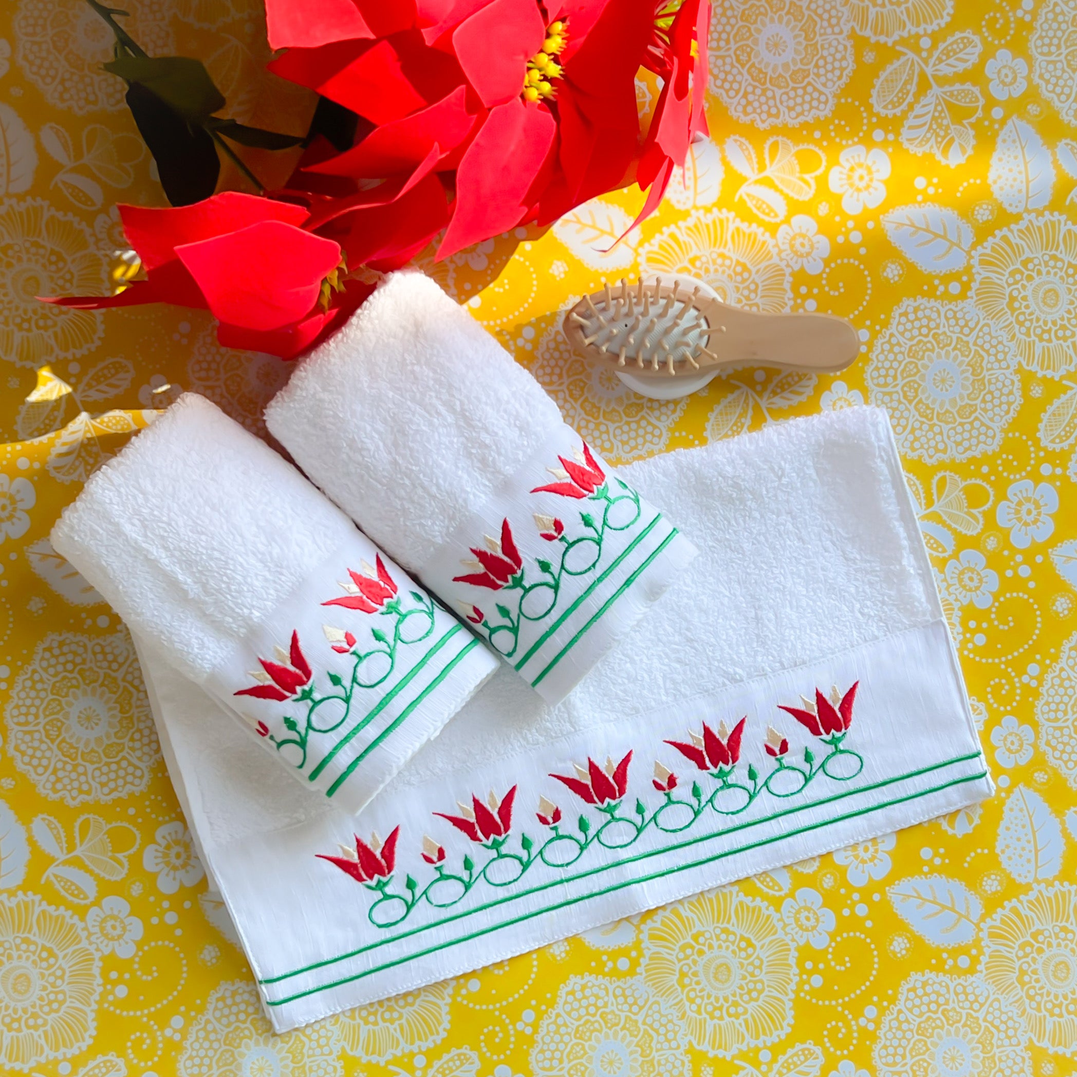 QADIMI Sesen Red x Green Guest Towel