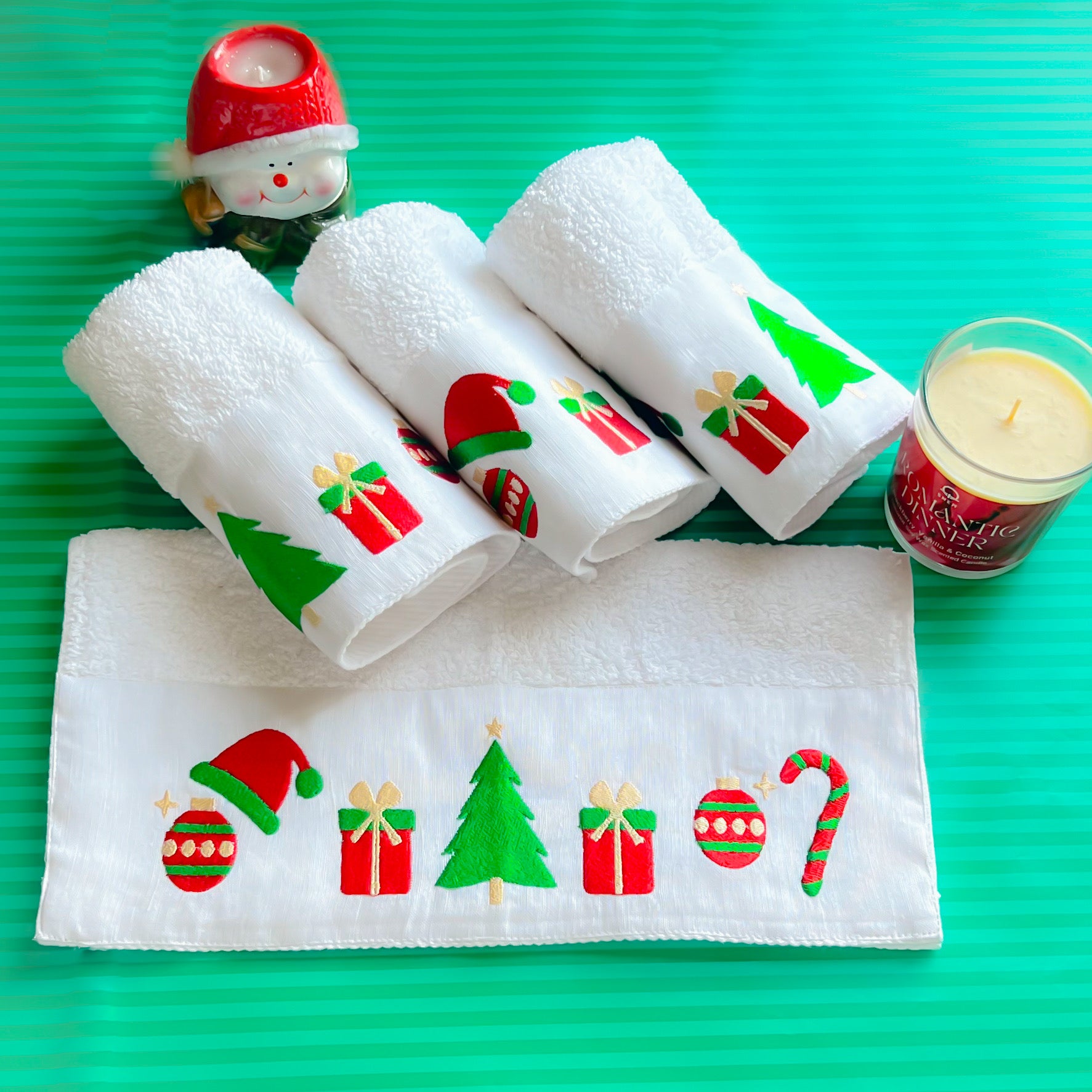 SAVING Bundle: 4 Christmas Gifts Guest Towels + 1 MOODY 250 gm Candle "SAVE 10%"