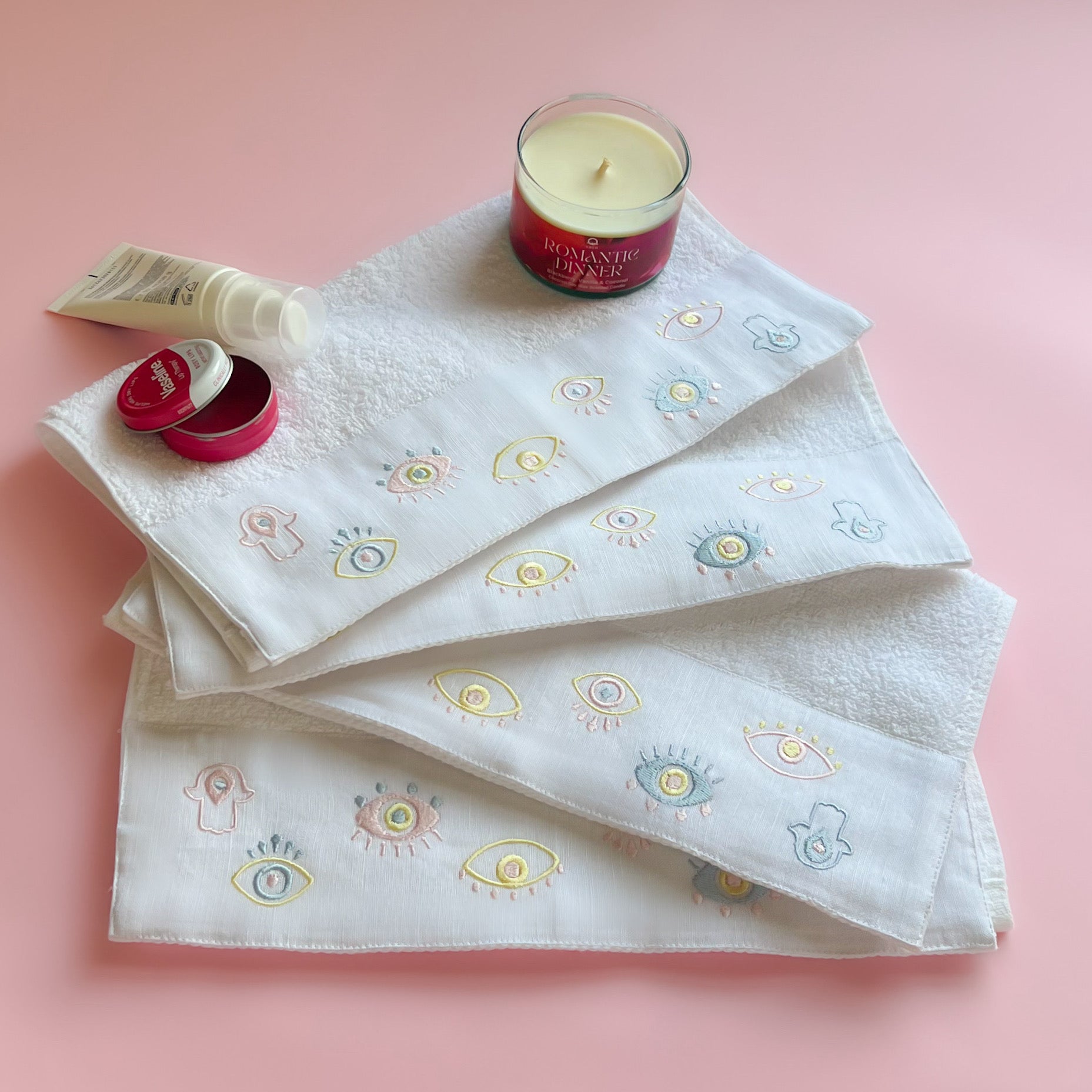 SAVING Bundle: 4 ERVY Pink Guest Towels + 1 MOODY Candle "SAVE 20%"
