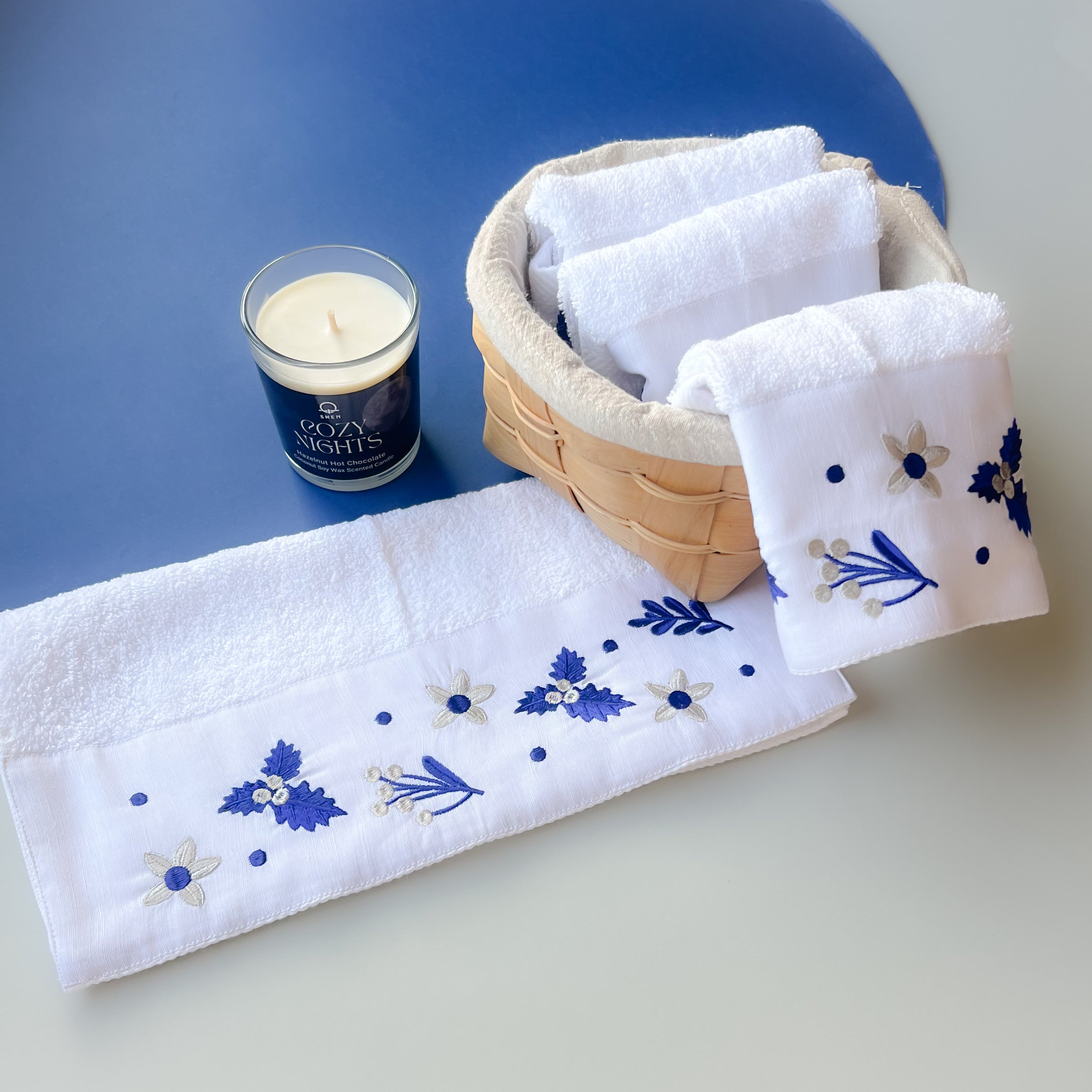 SAVING Bundle: 4 Leaves Guest Towels + 1 MOODY 250gm Candle ”SAVE 10” – 2