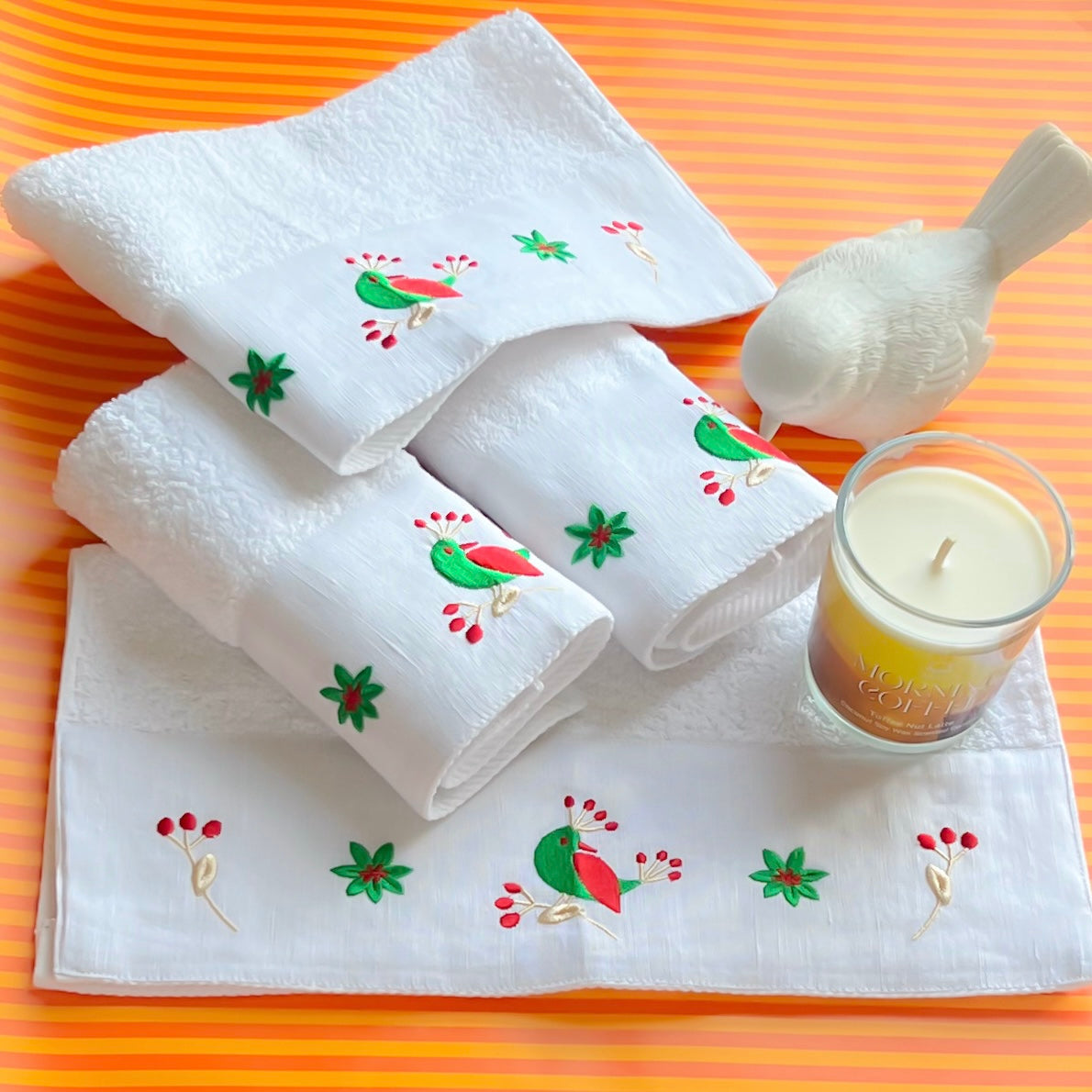 SAVING Bundle: 4 Red x Green MANOKA Guest Towels + MOODY 250gm Candle "SAVE 10%"