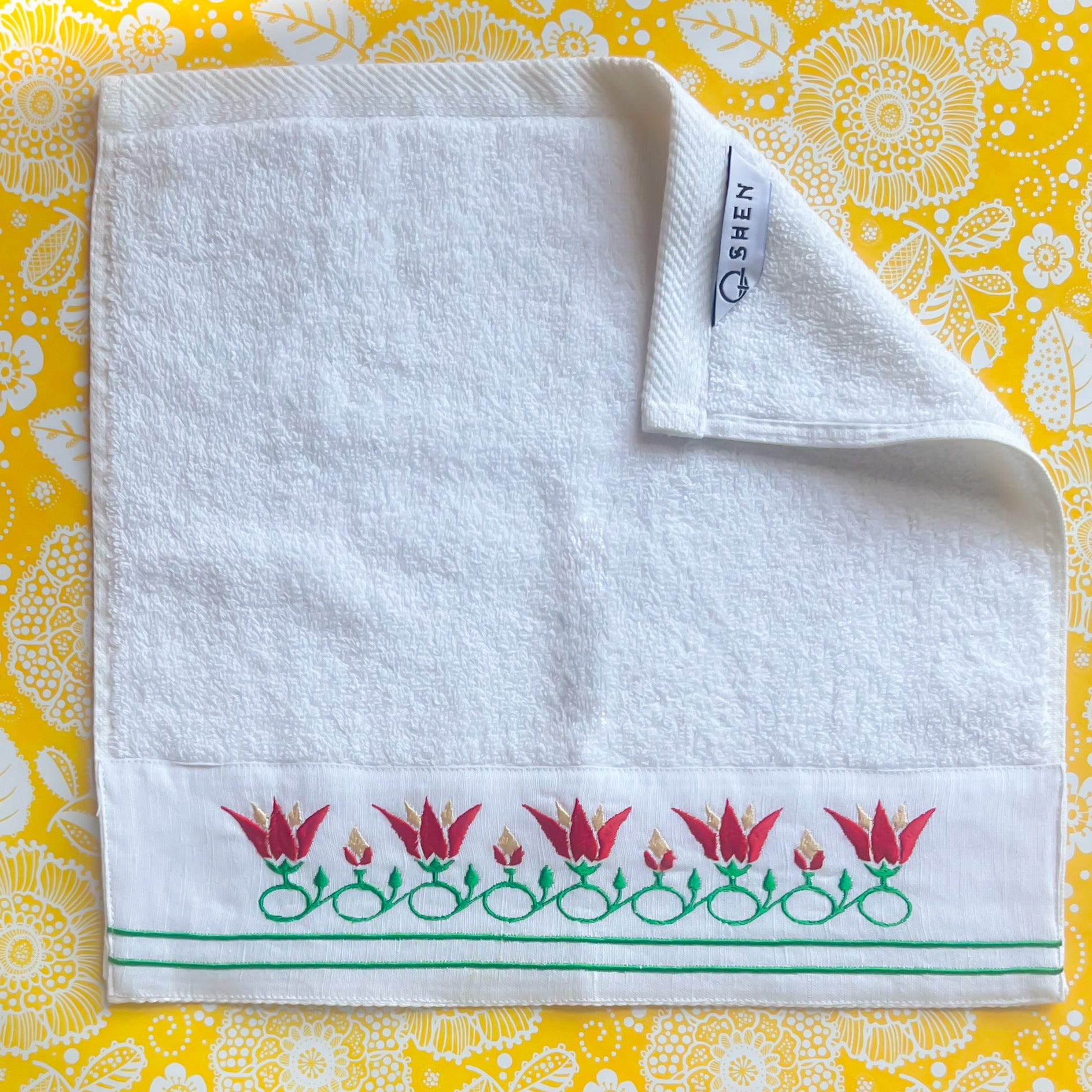 SAVING Bundle: 4 Red x Green Sesen Guest Towels + MOODY 250gm Candle "SAVE 10%” – 2
