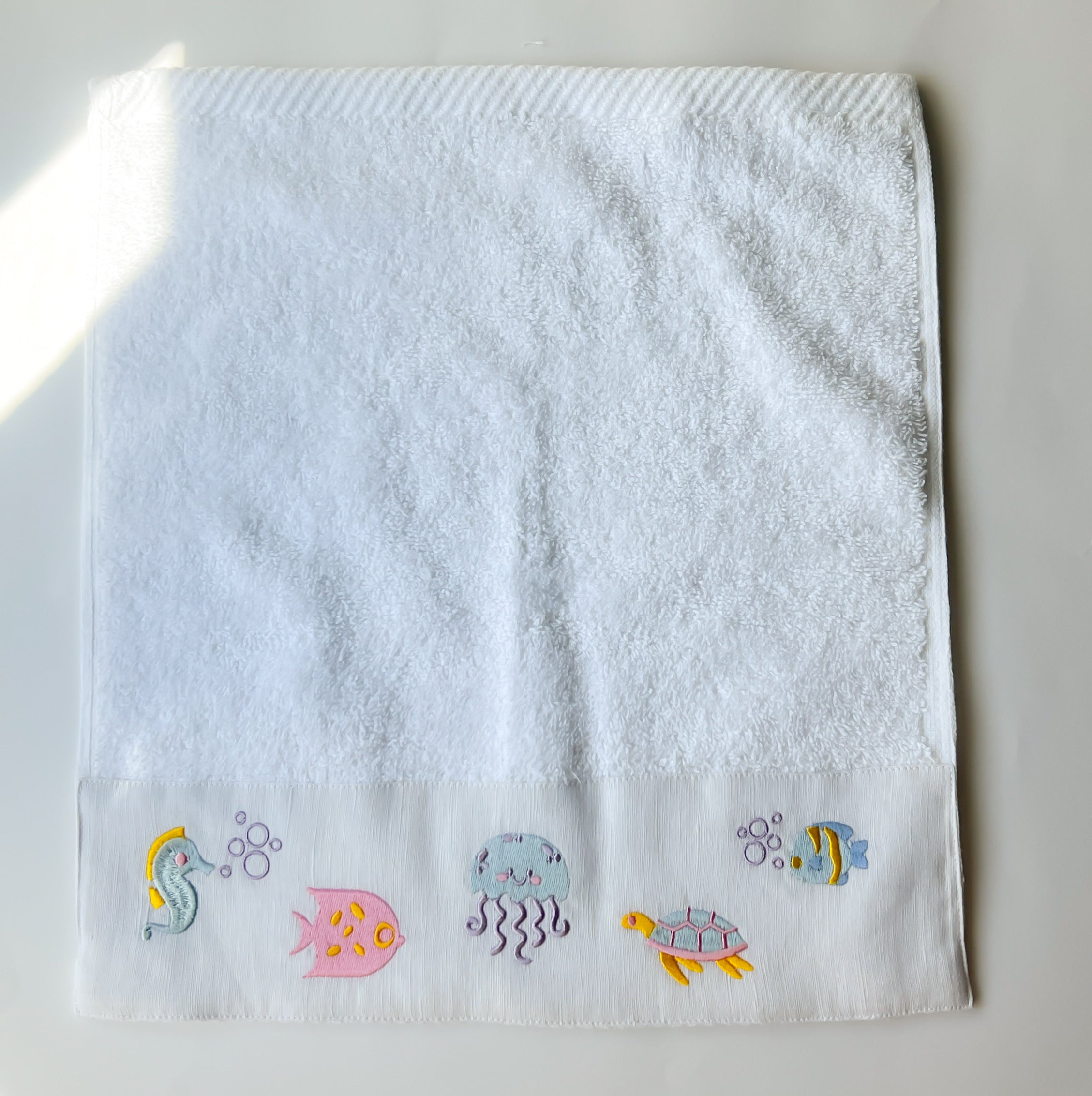 SAVING Bundle: 4 SEALY Fish Guest Towels + MOODY 250gm Candle "SAVE 20%" – 2