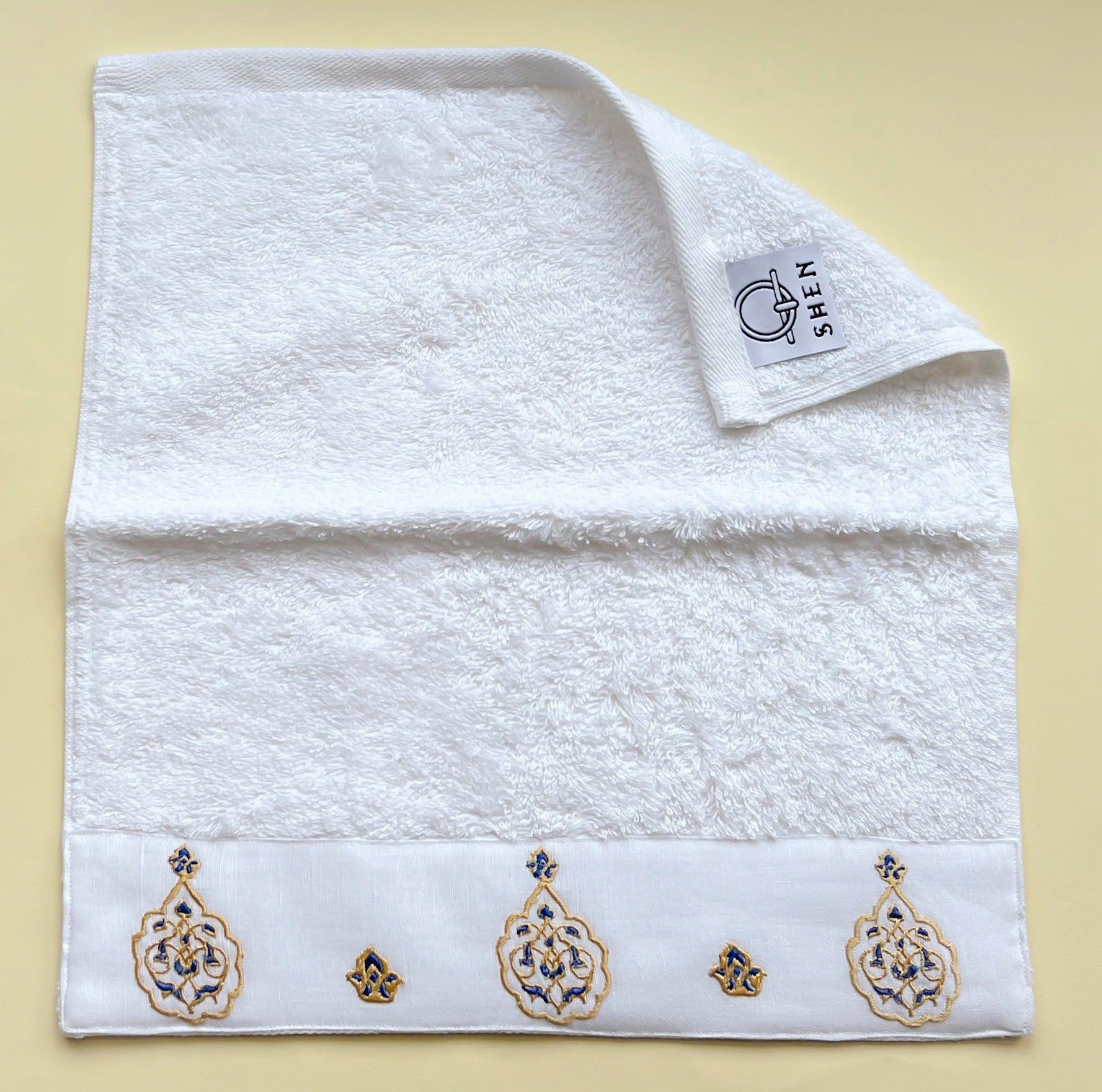 SAVING Bundle: 4 YAQEEN Guest Towels + 1 Candle "SAVE 10%" – 7