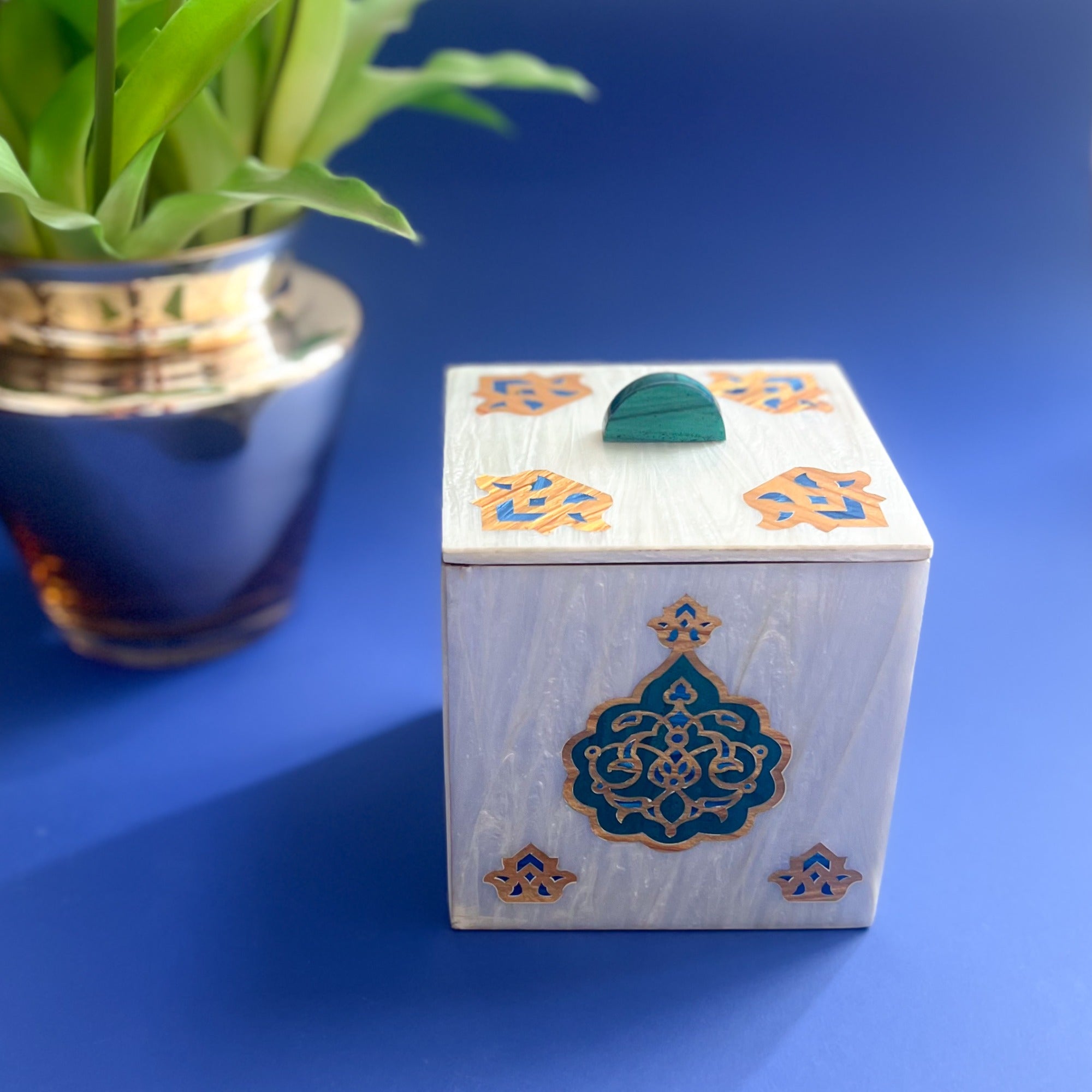 YAQEEN Wooden x Mother of Pearl Box