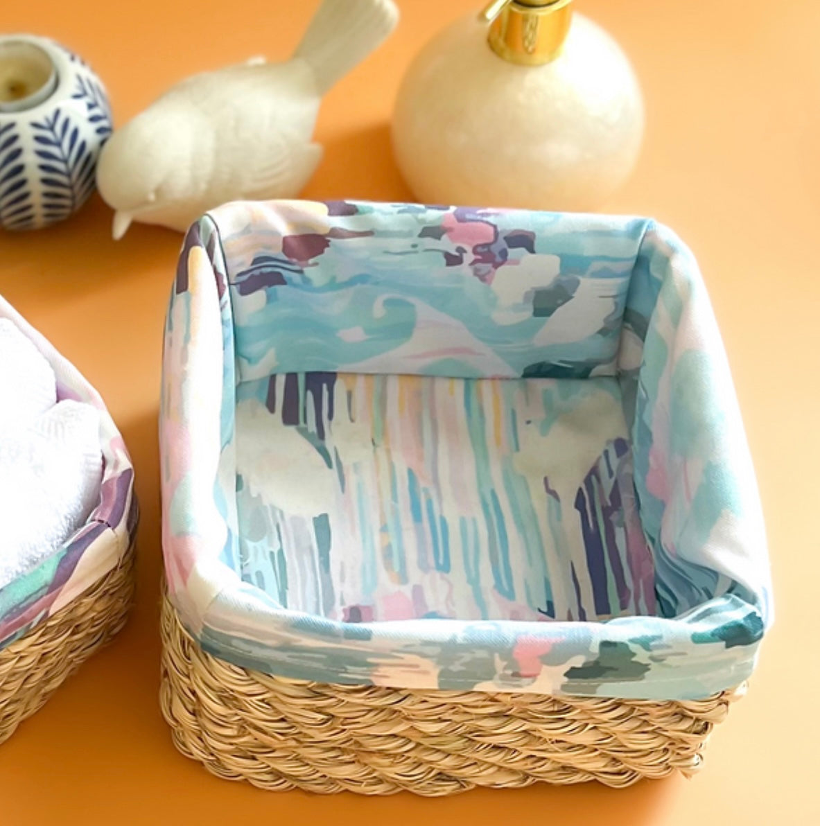 SAVING Bundle: 4 ERVY Pink Guest Towels + 1 KORGY Pastel Basket