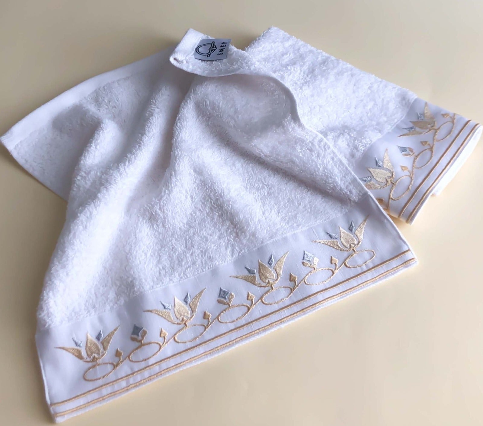 SAVING Bundle:  4 Guest Towels QADIMI Sesen + 1 Candle "SAVE 10%" – 4