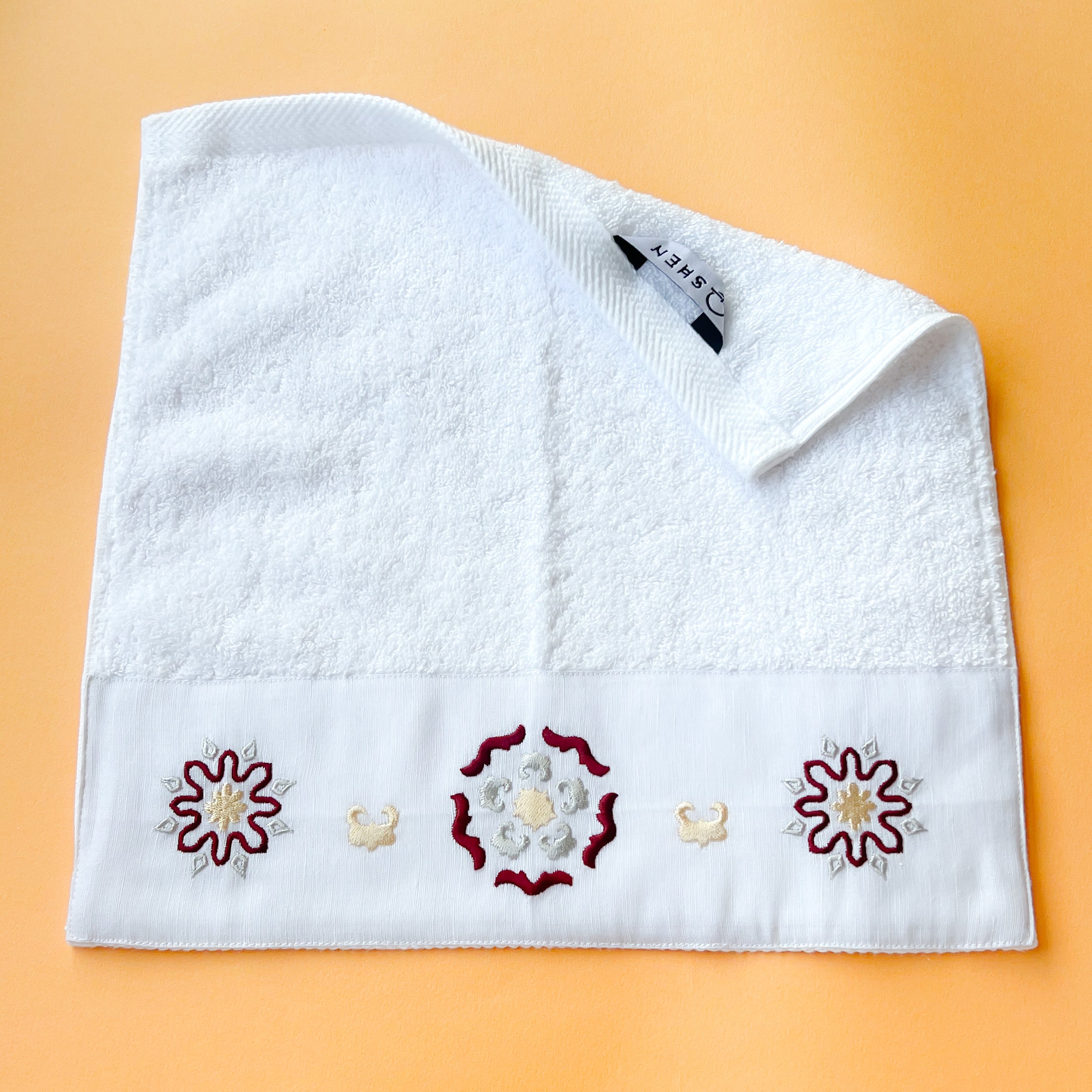 SAVING Bundle: 4 ARABISCI Guest Towels + MOODY 250gm Candle "SAVE 10%" – 5