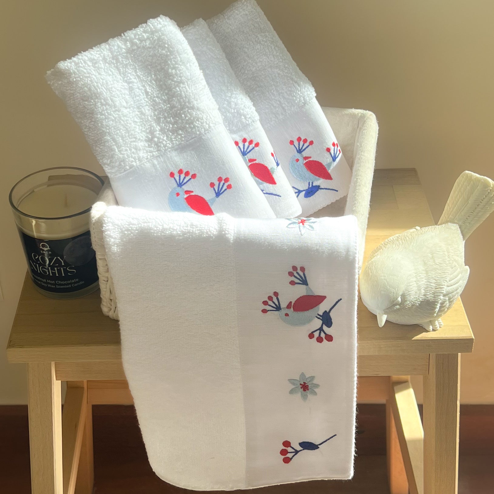 SAVING Bundle: 4 MANOKA Guest Towels + 1 MOODY Candle “SAVE 10%” – 2