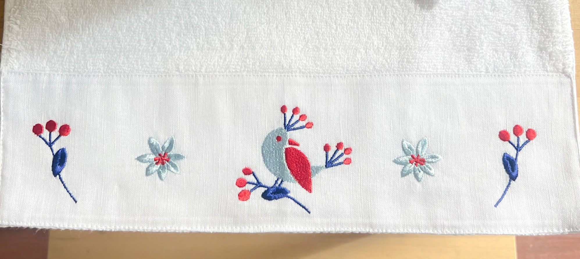SAVING Bundle: 4 MANOKA Guest Towels + 1 MOODY Candle “SAVE 10%” – 4