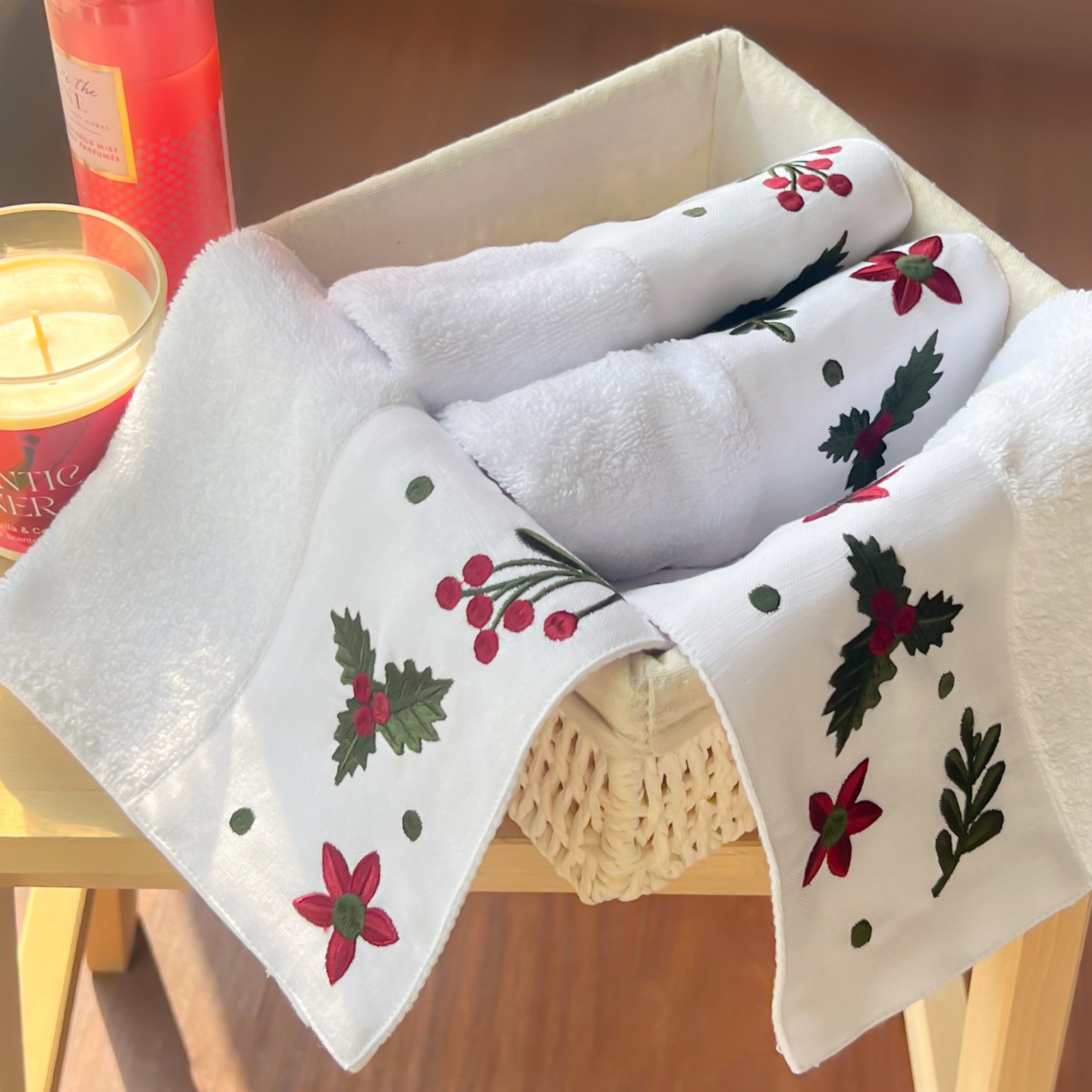 SAVING Bundle: 4 Leaves Guest Towels + 1 MOODY 250gm Candle ”SAVE 10” – 5