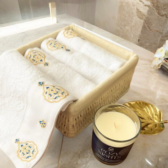 SAVING Bundle:  4 YAQEEN Guest Towels + 1 Candle "SAVE 10%" – 2