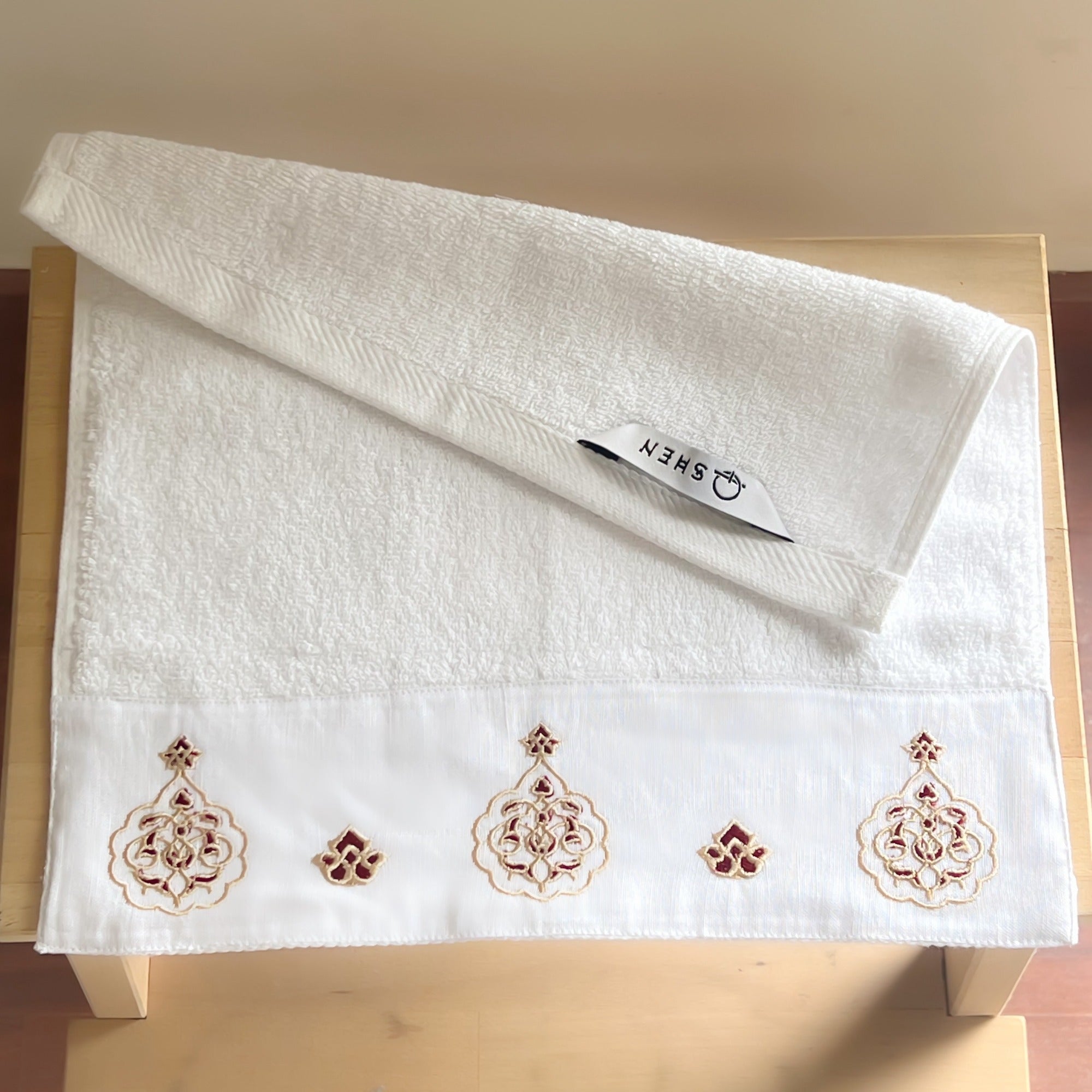 SAVING Bundle:  4 YAQEEN Guest Towels + 1 Candle "SAVE 10%" – 5