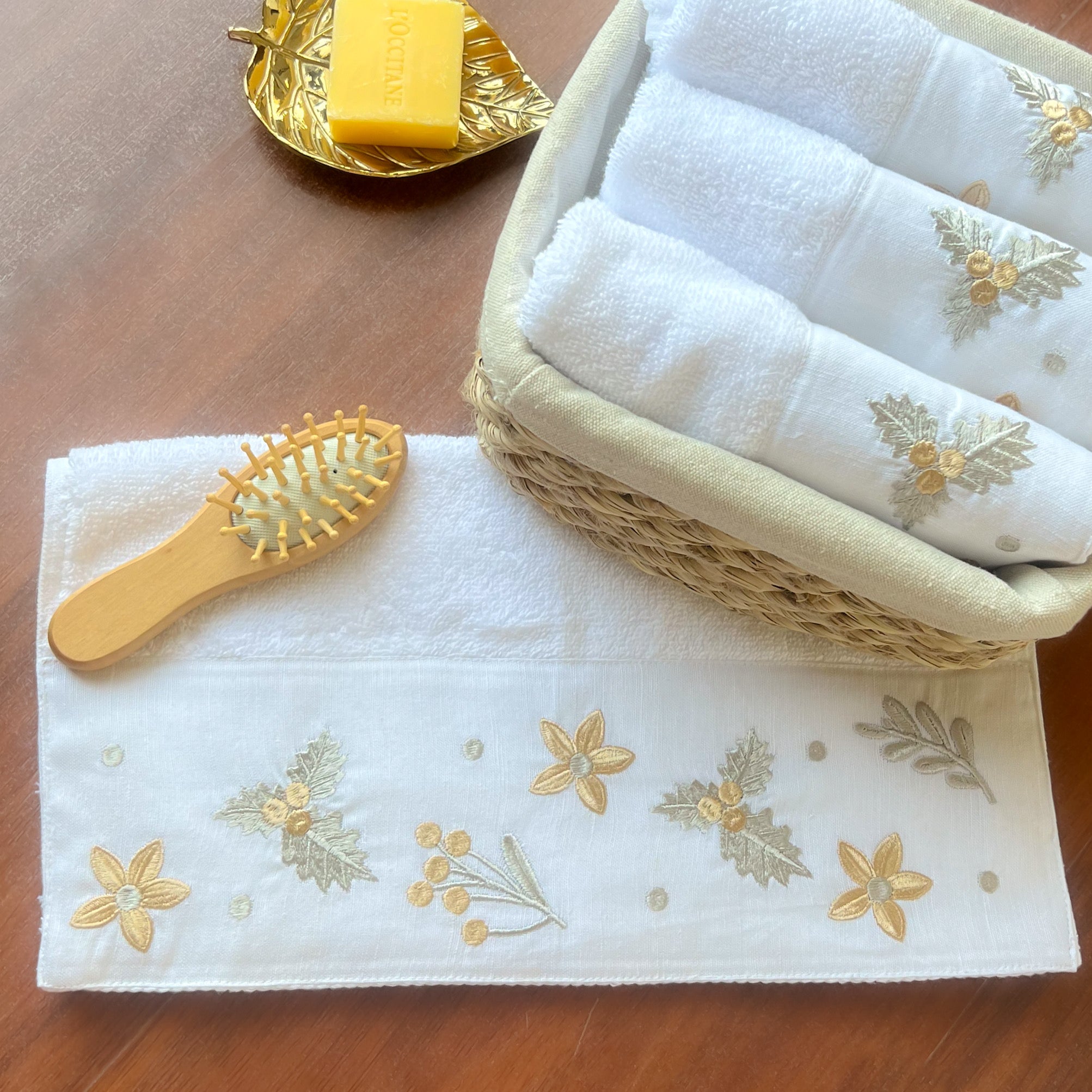 Sparkling Leaves Guest Towel
