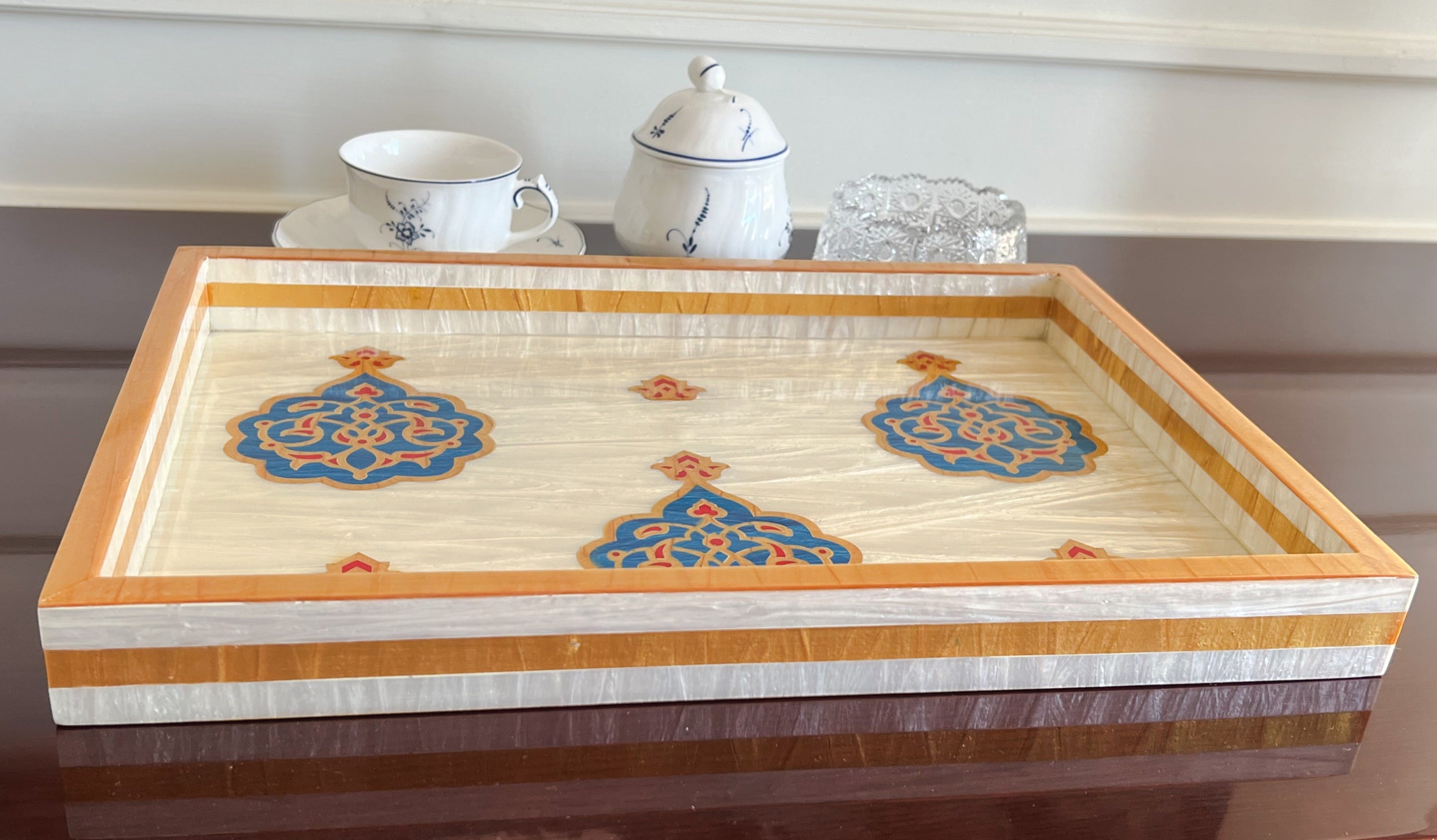 YAQEEN Wooden x Mother of Pearl Tray – 8